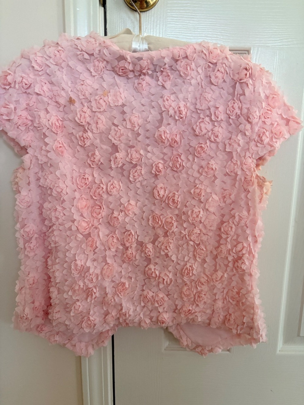 A pink 3D rosette textured short-sleeve top. - Picture 4 of 4
